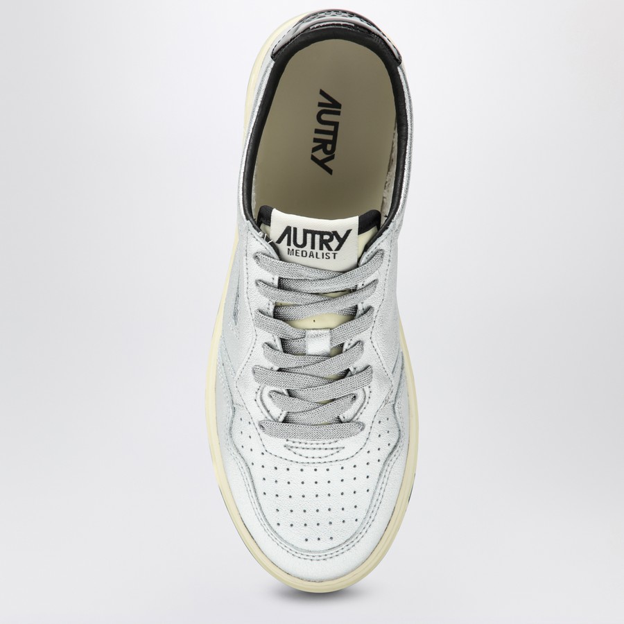 AUTRY Sneaker Medalist in silver leather | TheDoubleF