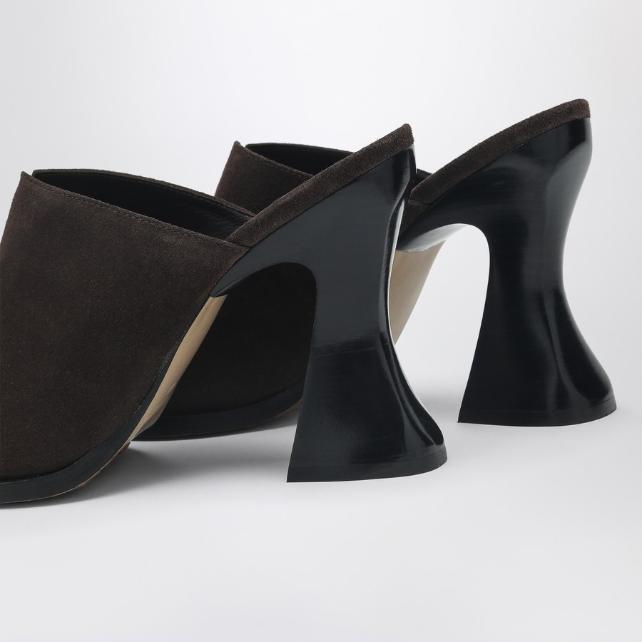 サンダル・ミュール BOTTEGA VENETA Brown suede Cha-Cha mules (787036V3QE1 2113) Dark brown Cha-Cha suede mules | BOTTEGA VENETA | NET-A-PORTER