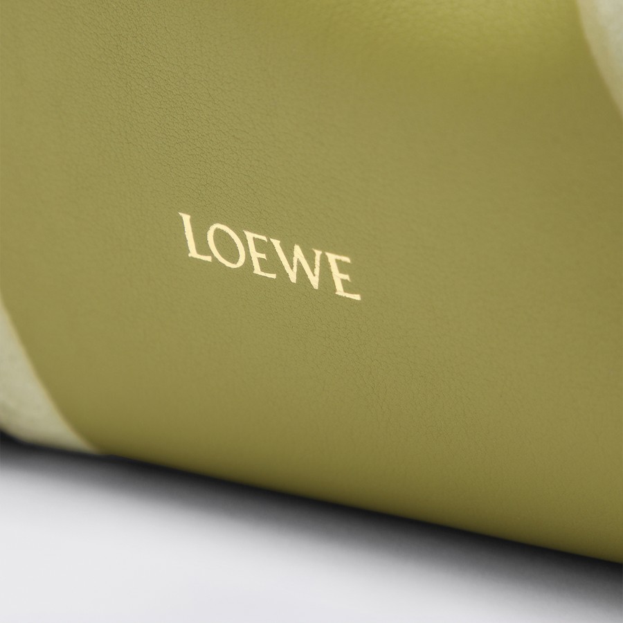 クラッチバッグ LOEWE FLAMENCO MEDIUM CLUTCH IN CHOCOLATE/LIGHT MOSS Loewe Flamenco medium clutch in Chocolate/Light Moss