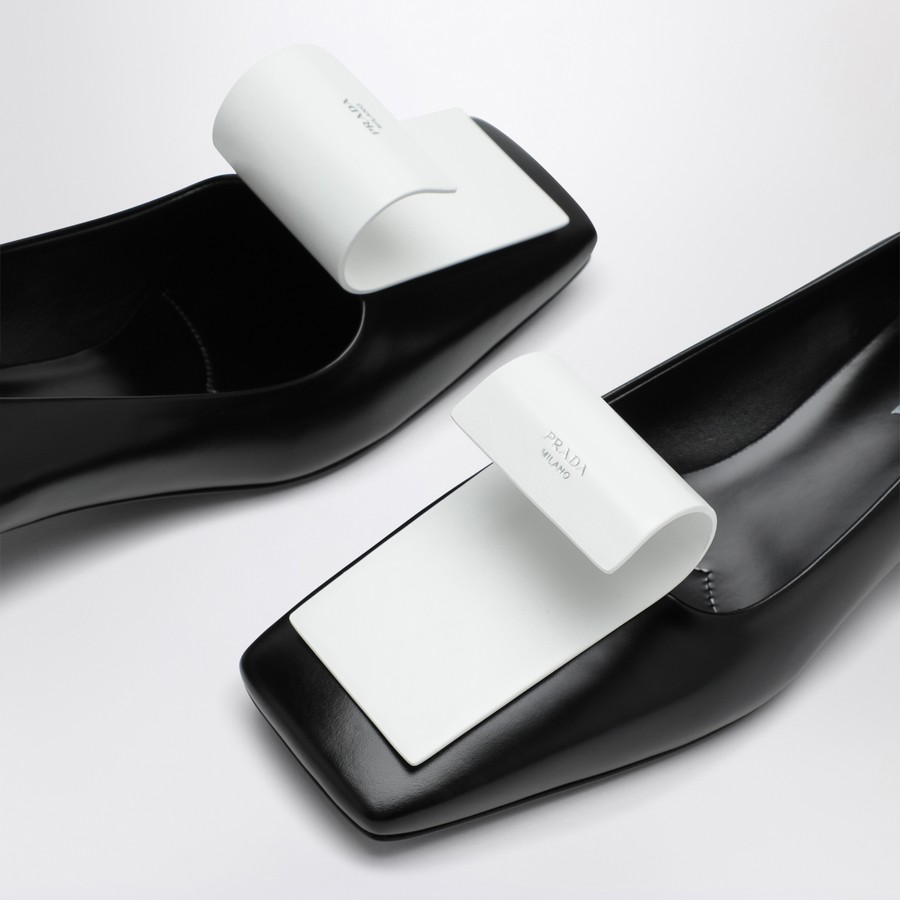 パンプス PRADA BLACK AND WHITE LEATHER DECOLLETE Prada Black and white leather décolleté | TheDoubleF