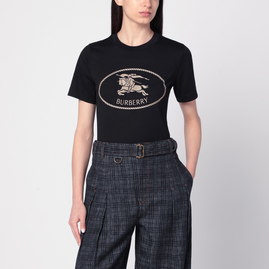 【関税&送料込】Burberry Black T-Shirt With Equestrian Knigh 23800335_53771412_1000.jpg