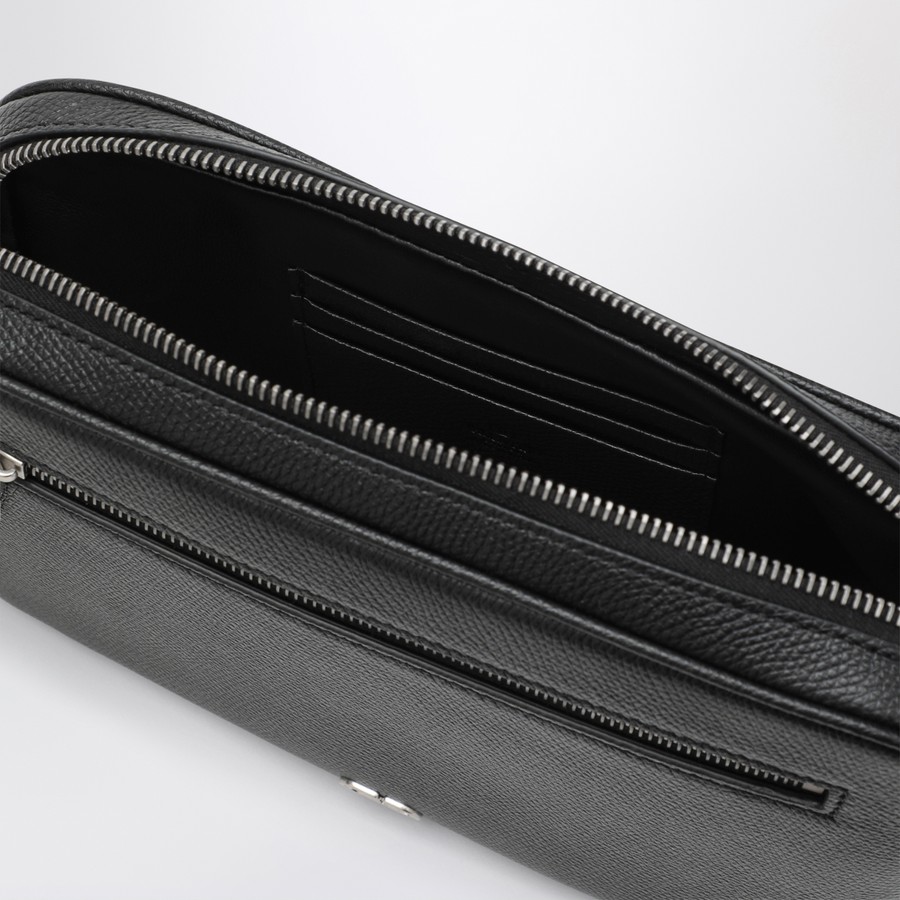 Valentino Garavani Vlogo Signature clutch black in grained Valentino Garavani Vlogo Signature clutch black in grained