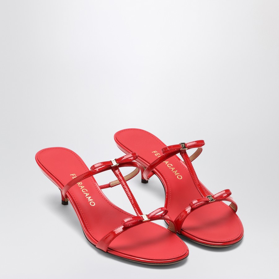 サンダル・ミュール FERRAGAMO FLAME RED MINI BOW SANDALS Ferragamo Flame red Mini Bow sandals | TheDoubleF