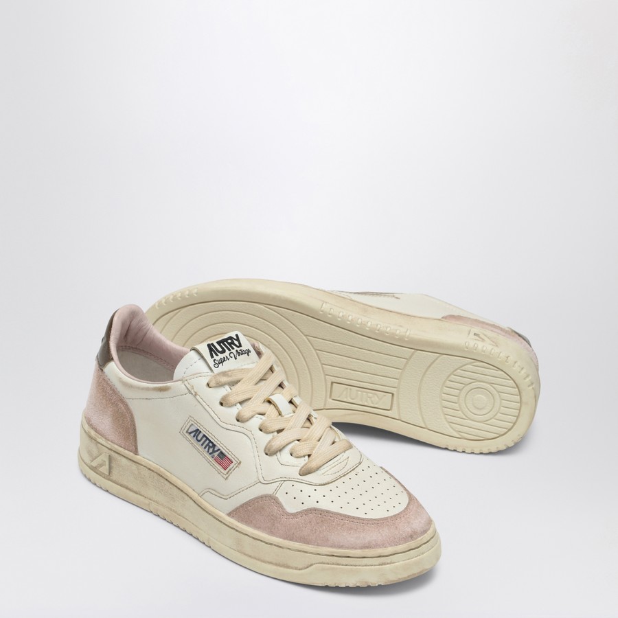 AUTRY Sneaker Medalist Low Super Vintage in nude/sepia