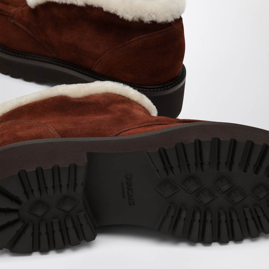 パンプス DOUCALS BROWN SUEDE MOCCASIN WITH FUR Doucal's Brown suede moccasin with fur | TheDoubleF