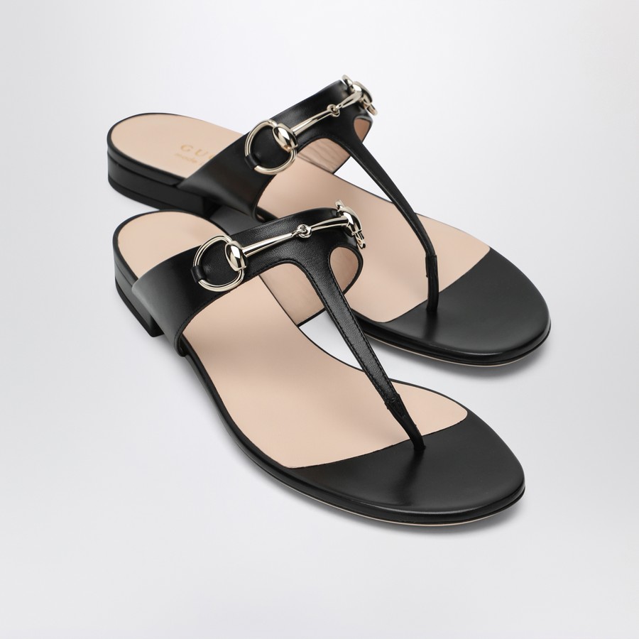 サンダル・ミュール GUCCI Women Sandals 816590C9D00 1000 BLACK GUCCI Flip-flops with black leather clamp | TheDoubleF