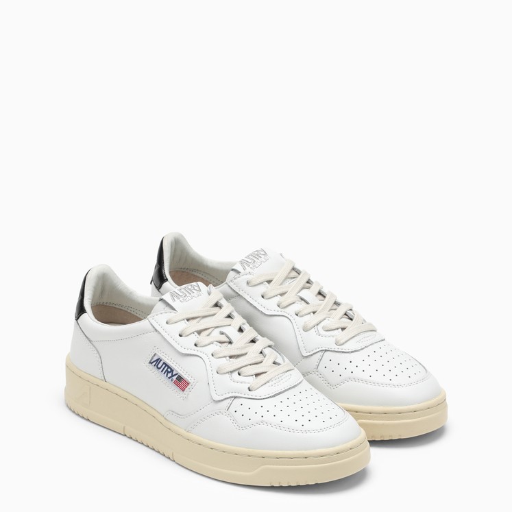 white trainer mtb