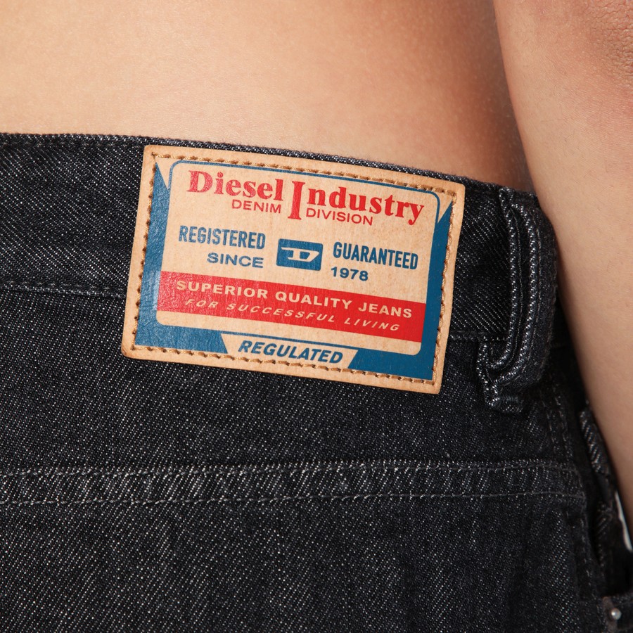 ショートパンツ Diesel De-Sire Bermuda shorts in dark denim ウィメンズ デニムショートパンツ DE-SIRE-SHORT（デニムパンツ