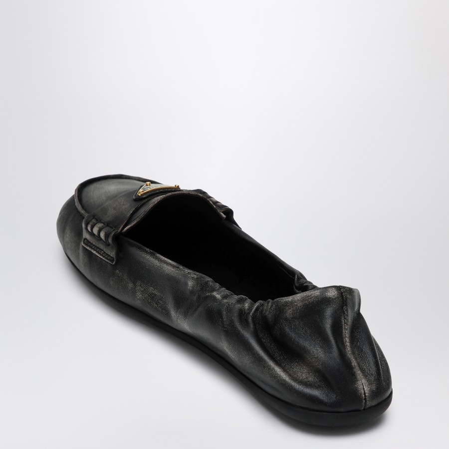 パンプス PRADA BLACK MOCCASIN IN VINTAGE-EFFECT NAPPA LEATHER Prada Black moccasin in vintage-effect nappa leather