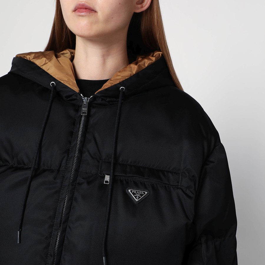 ジャケット PRADA BLACK ZIP-UP PUFFER JACKET IN RE-NYLON Prada Black zip-up puffer jacket in Re-Nylon | TheDoubleF