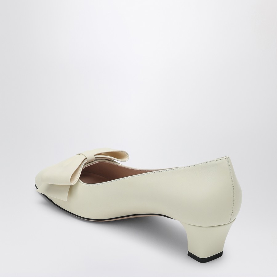 パンプス VALENTINO GARAVANI DECOLLETE BOWOW IVORY Valentino Garavani Décolleté Bowow ivory | TheDoubleF