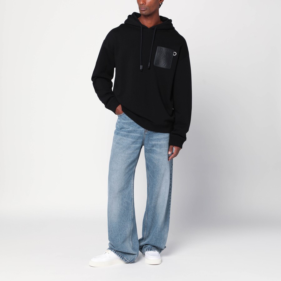スウェット・トレーナー LOEWE BLACK SWEATSHIRT WITH ANAGRAM POCKET Anagram cotton-blend sweatshirt in black - Loewe | Mytheresa