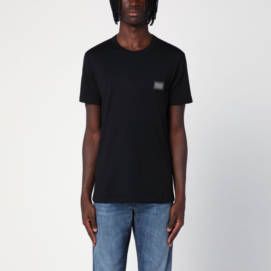 Tシャツ・カットソー DOLCE&GABBANA BLACK T-SHIRT WITH LOGO PLAQUE Dolce&Gabbana Black t-shirt with logo plaque | TheDoubleF