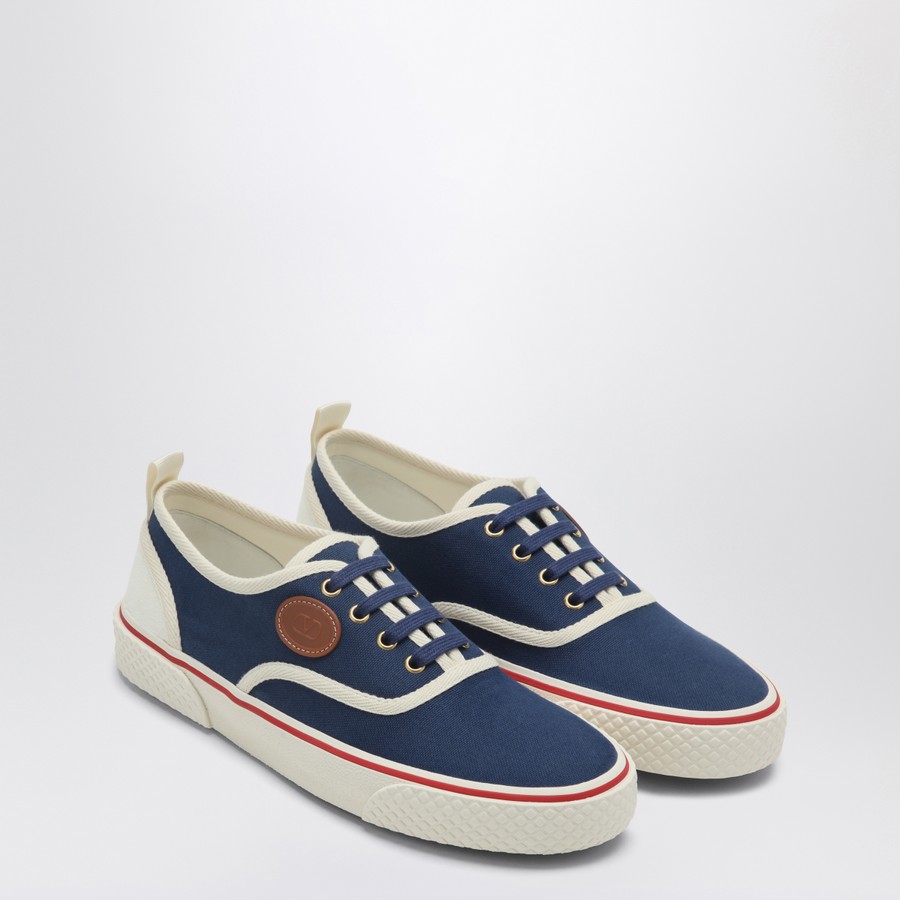 【関税&送料込】Valentino Garavani Printed Canvas Nojoke Sne Valentino Garavani Sneaker Nojoke in blue and white canvas