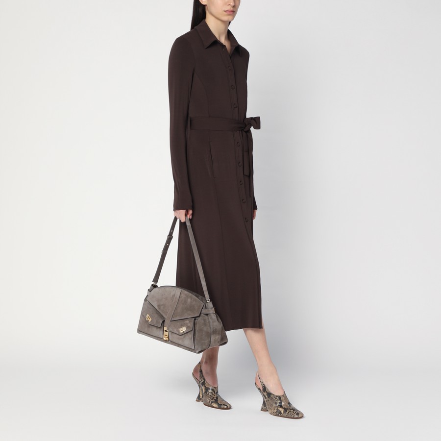 ハンドバッグ Ferragamo Hug multipocket L gray shoulder bag Ferragamo HUG Multipocket L Gray Shoulder Bag – LOZURI®