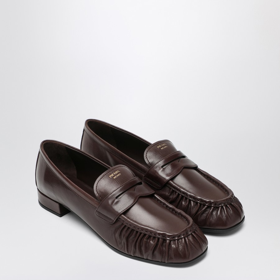 ローファー・オックスフォード PRADA BROWN RUCHED LOAFERS WITH LOGO Prada Brown ruched loafers with logo | TheDoubleF