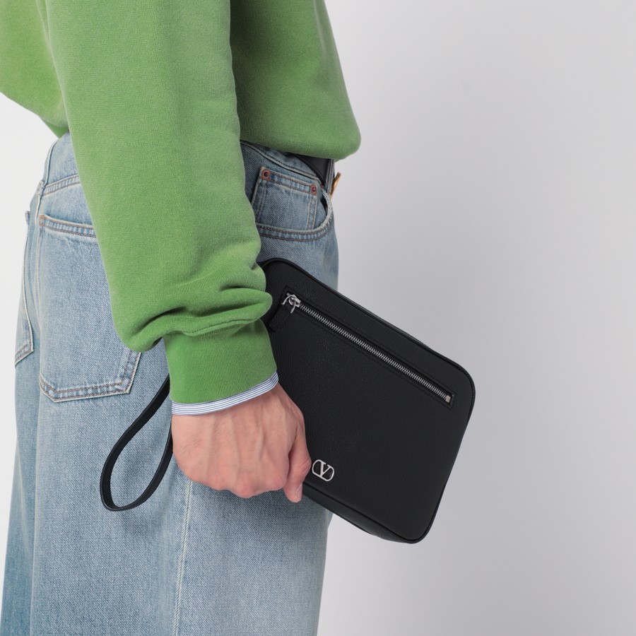 Valentino Garavani Vlogo Signature clutch black in grained