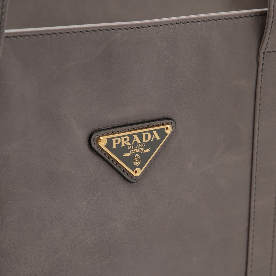 バッグ・カバンその他 Prada Large grey leather shopping bag Granite Gray Large Leather Tote Bag | PRADA