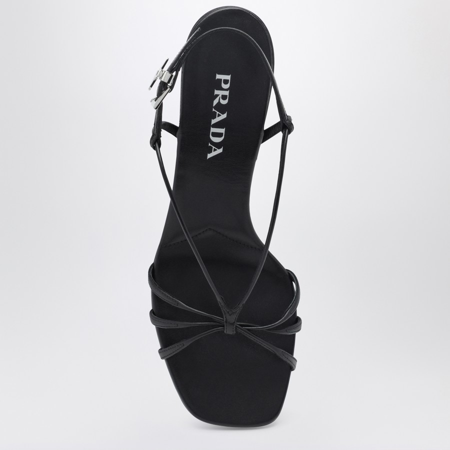 Prada Sandalo nero in pelle con tacco | TheDoubleF