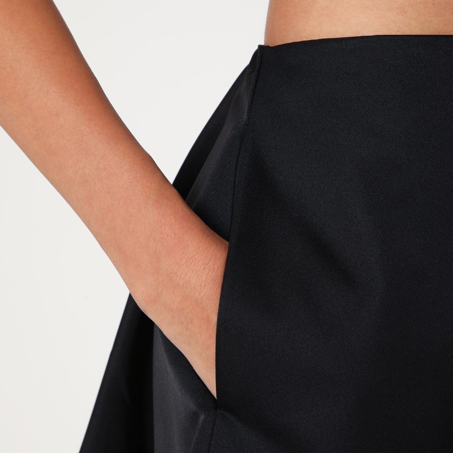 【関税&送料込】Alexander Mcqueen Flared Black Skirt In Silk Alexander McQueen Flared black skirt in silk blend | TheDoubleF