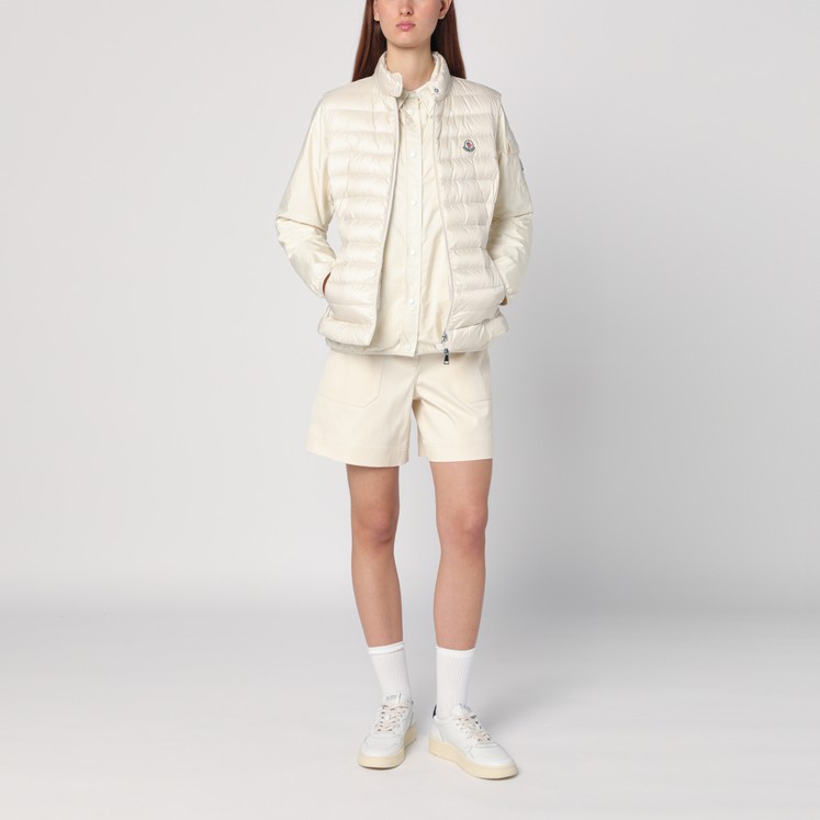 ショートパンツ MONCLER Women Shorts  Burmudas 098 2B000 03 597SL23P Beige Women's shorts by Moncler | TheDoubleF