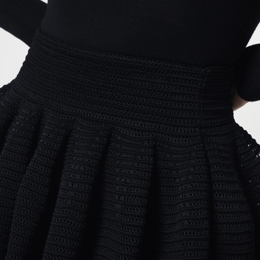 【ALAIA直営店】MINI JUPE EN MAILLE CRINOLINE ALAÏA BLACK CRINOLINE KNIT MINI SKIRT | ALAÏA SR
