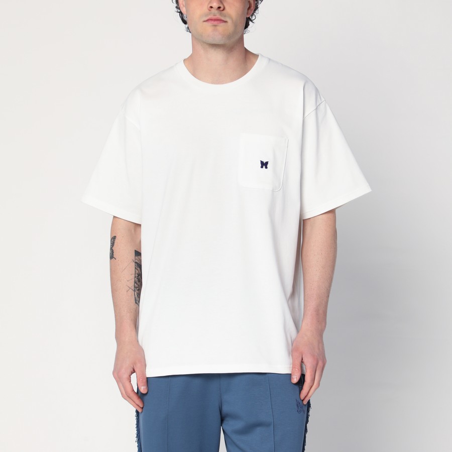 Tシャツ・カットソー NEEDLES Men T Shirts QV362PL WHT WHITE Needles white T-shirt with logo patch | TheDoubleF
