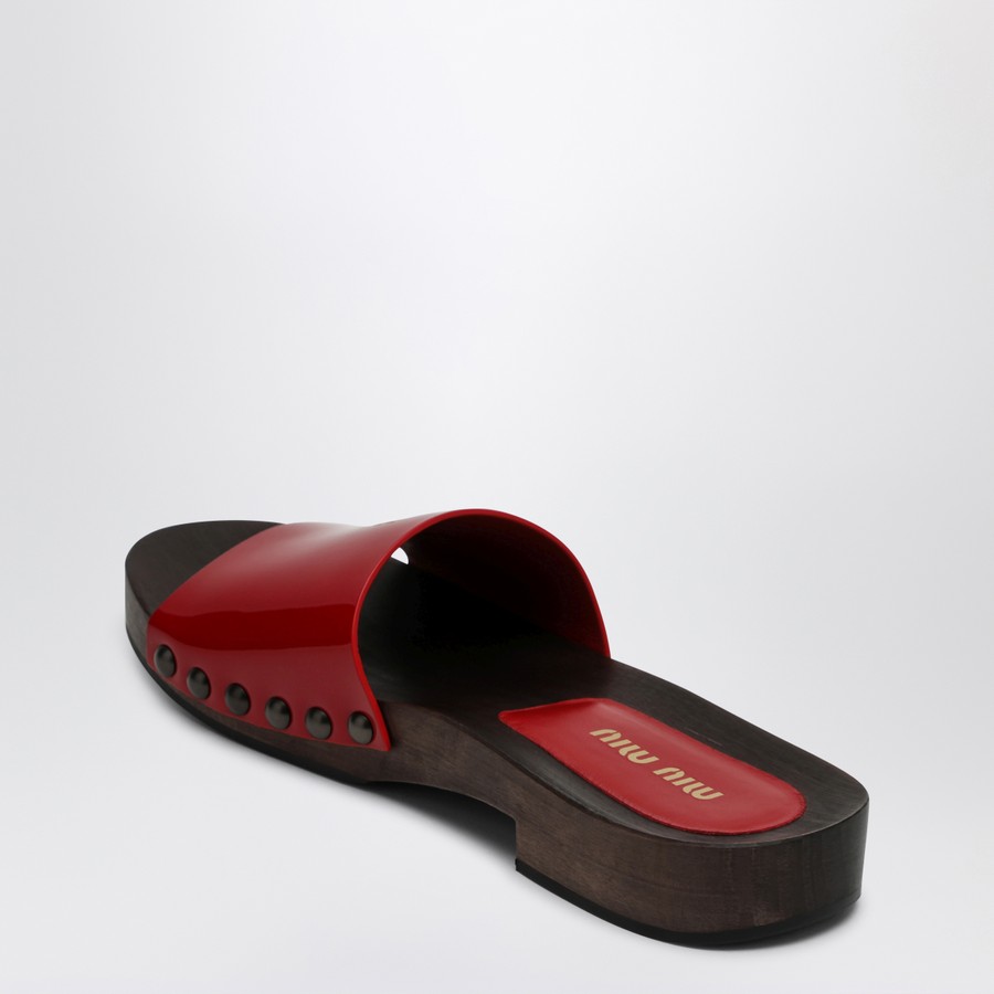 Miu Miu Red clogs in patent leather with logo | TheDoubleF