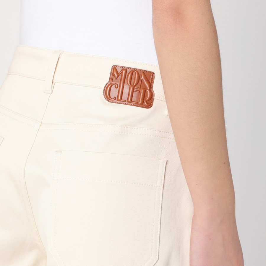 ショートパンツ MONCLER Women Shorts  Burmudas 2B000 0359858 White Moncler Short white in cotton | TheDoubleF