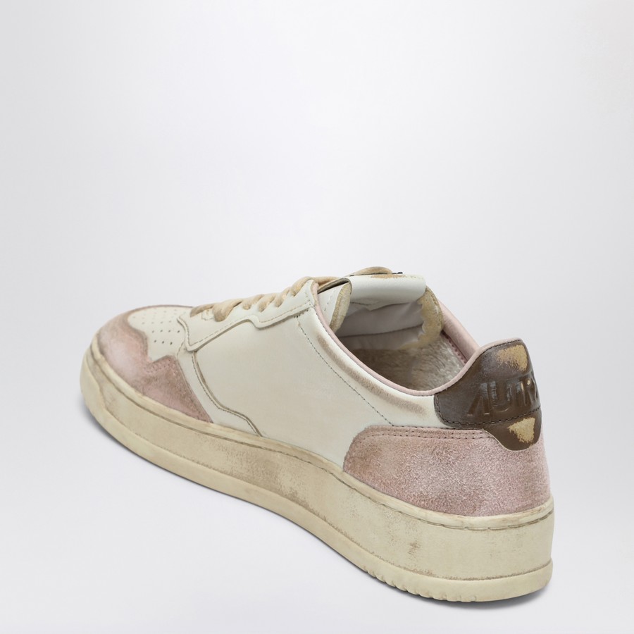 AUTRY Sneaker Medalist Low Super Vintage in nude/sepia