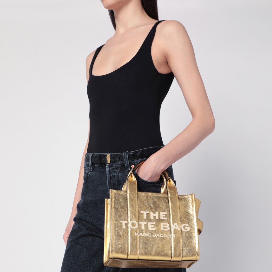 トートバッグ The Small Tote - Marc Jacobs - Leather - Gold Marc Jacobs The Metallic Leather Small Tote Bag | Neiman Marcus