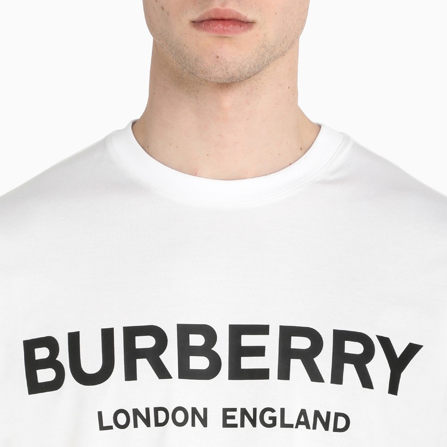 Burberry White T Shirt With Contrasting Logo Thedoublef