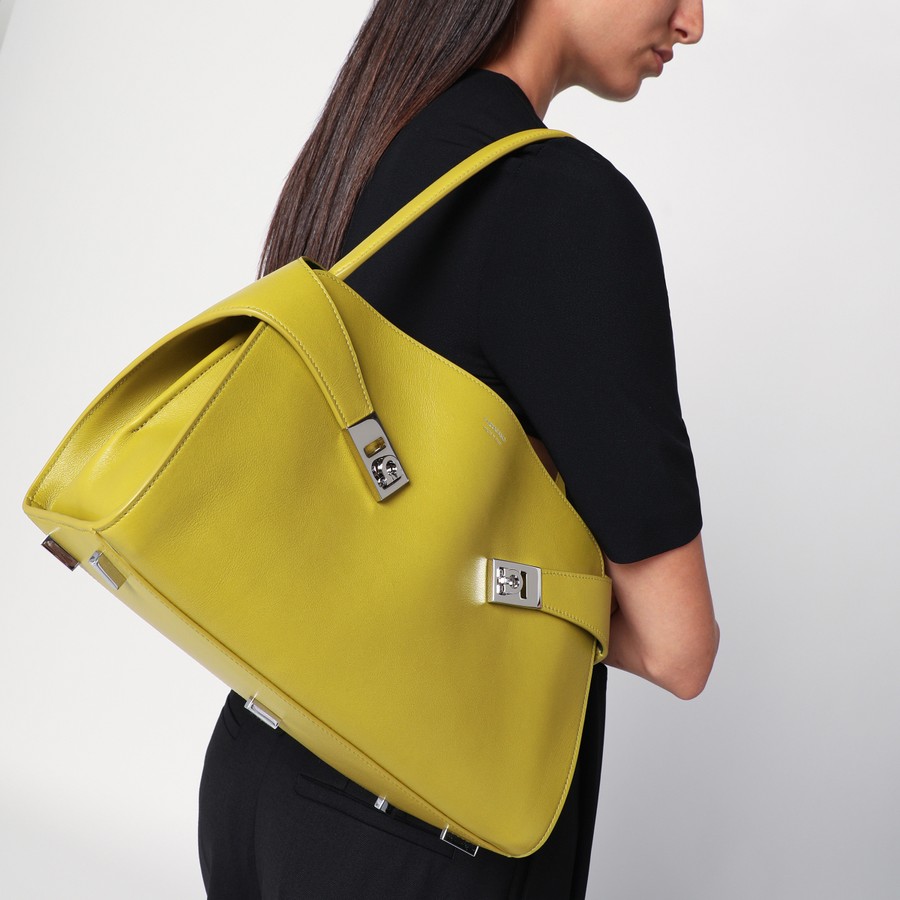 バッグ・カバンその他 Ferragamo Hug Soft M bag in Lime/Moss Ferragamo Hug Soft M bag in Lime/Moss – Lord & Taylor