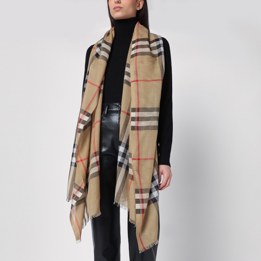 BURBERRY　バーバリー　ストール　ウール51％　シルク49%　キャメル美品 BURBERRYバーバリーストールウール51％シルク49%キャメル美品