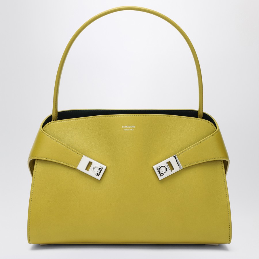 ショルダーバッグ・ポシェット Ferragamo Hug Soft M Bag In Lime Moss Ferragamo Hug Soft M bag in Lime/Moss | TheDoubleF
