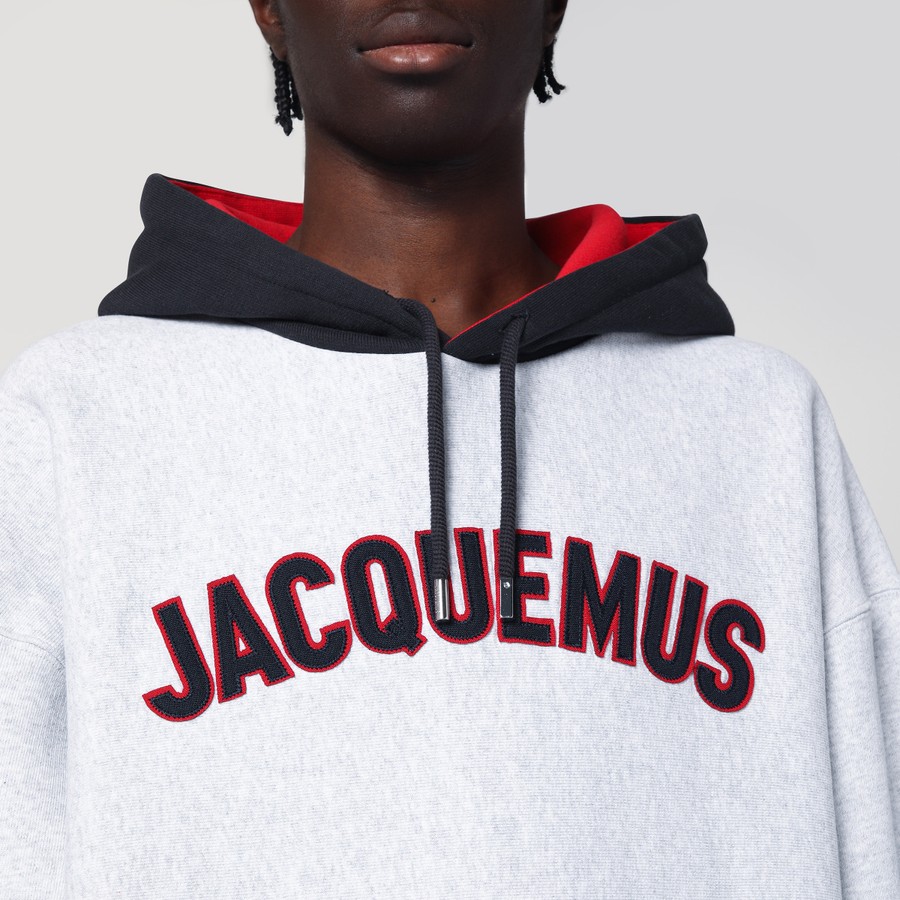 ジャックムス ライトグレー Le Hoodie ベースボール スウェット JACQUEMUS Light grey Le Hoodie Baseball sweatshirt | TheDoubleF