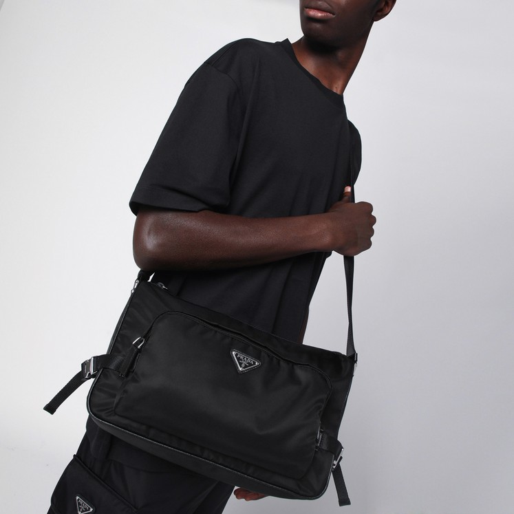 ショルダーバッグ PRADA MEDIUM BLACK CROSSBODY BAG IN RE-NYLON AND SAFFIANO Prada Black cross-body bag in Re-Nylon and Saffiano leather