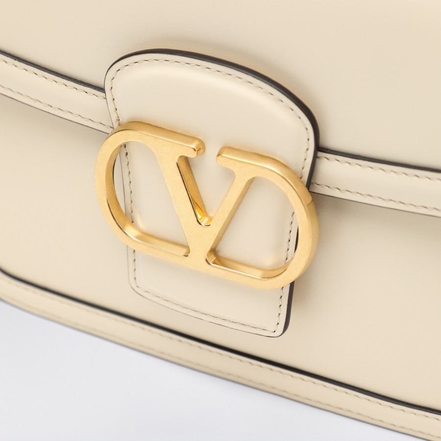 バッグ・カバンその他 Valentino Garavani Small 9TO5 bag butter colour Valentino Garavani Small 9TO5 bag butter colour | TheDoubleF
