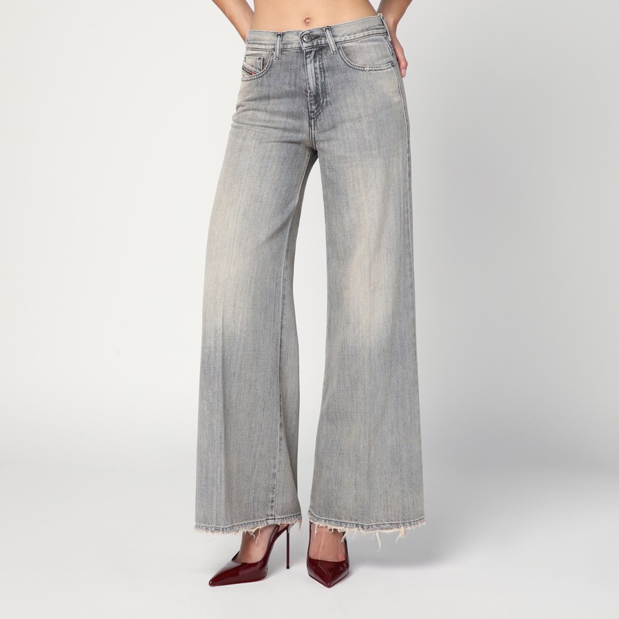 デニム・ジーパン DIESEL FLARED JEANS 1978 D-AKEMI IN WASHED GRAY Diesel Flared jeans 1978 D-Akemi in washed gray | TheDoubleF