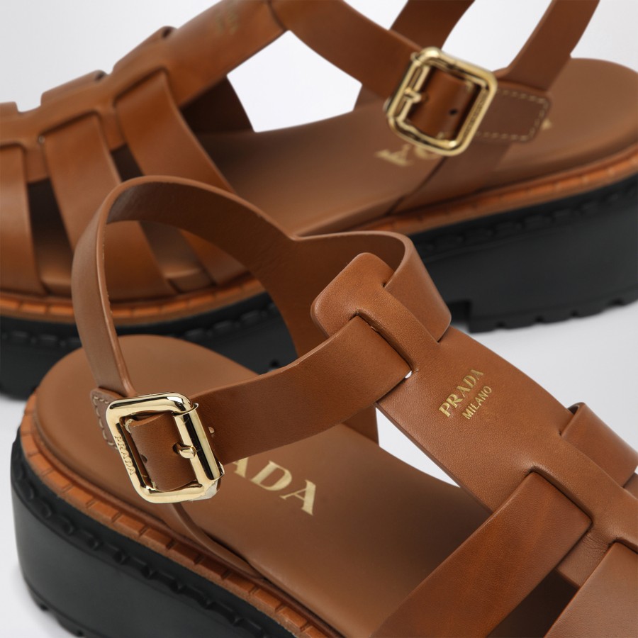 サンダル・ミュール PRADA Women Sandals 1X923N0557V6 F0R1R BROWN Prada Brown leather sandal with logo | TheDoubleF
