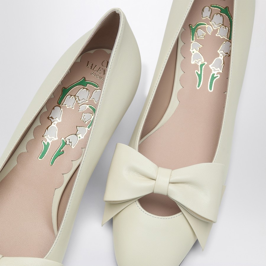 パンプス VALENTINO GARAVANI DECOLLETE BOWOW IVORY Valentino Garavani Décolleté Bowow ivory | TheDoubleF