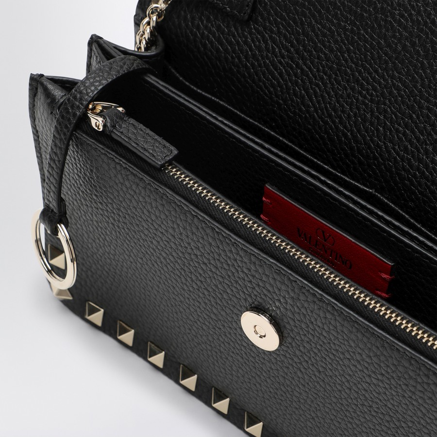 クラッチバッグ VALENTINO GARAVANI POUCH WITH BLACK ROCKSTUD CHAIN Valentino Garavani Pouch with black Rockstud chain | TheDoubleF