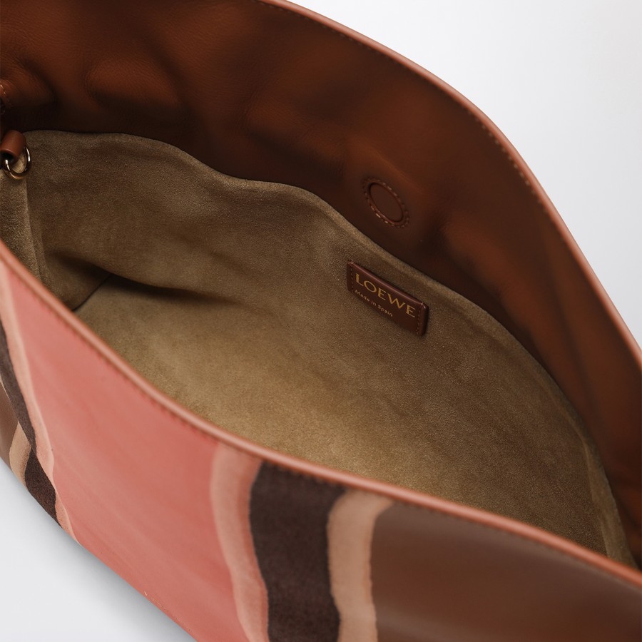 バッグ・カバンその他 Loewe Flamenco medium clutch in Pecan/Parrot Pink Loewe Flamenco medium clutch in Pecan/Parrot Pink | TheDoubleF
