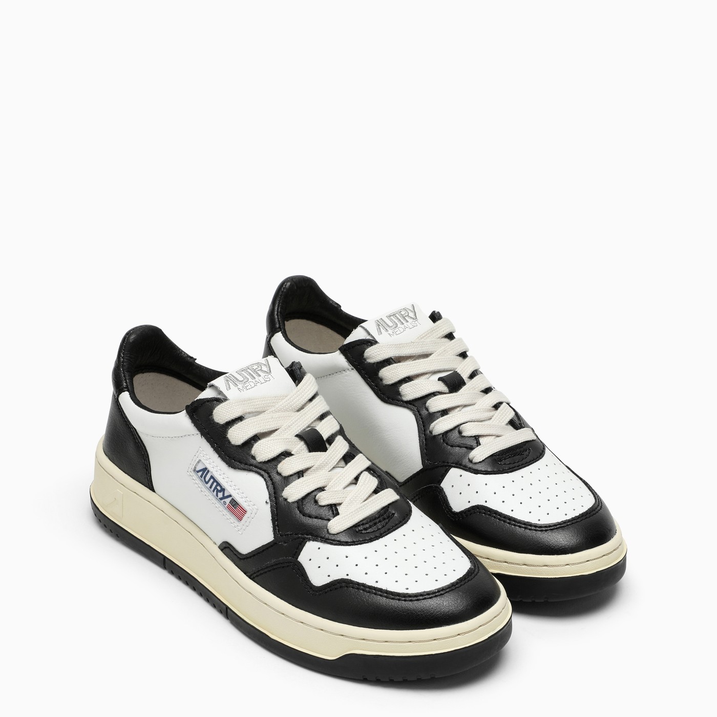 AUTRY Basket Medalist en cuir blanc/noir TheDoubleF AUTRY Basket Medalist en cuir blanc/noir TheDoubleF