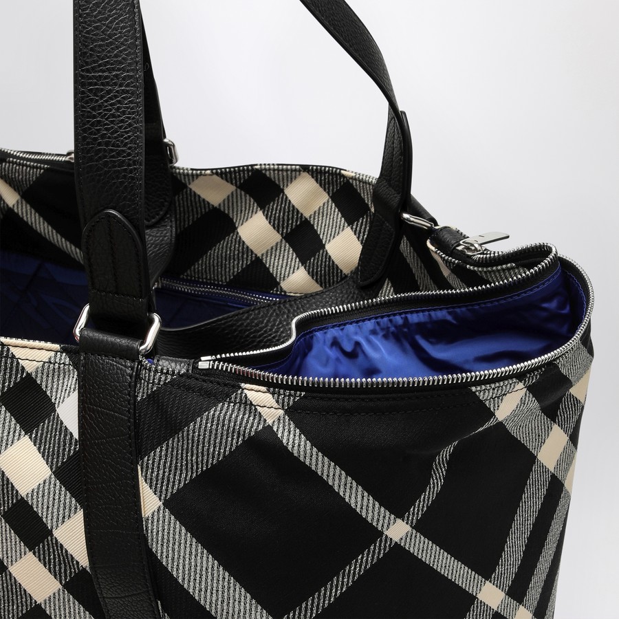 バッグ・カバンその他 BURBERRY Men Bags Black 8086476 Sonny Belt Bag in Black - Men, Nylon | Burberry® Official