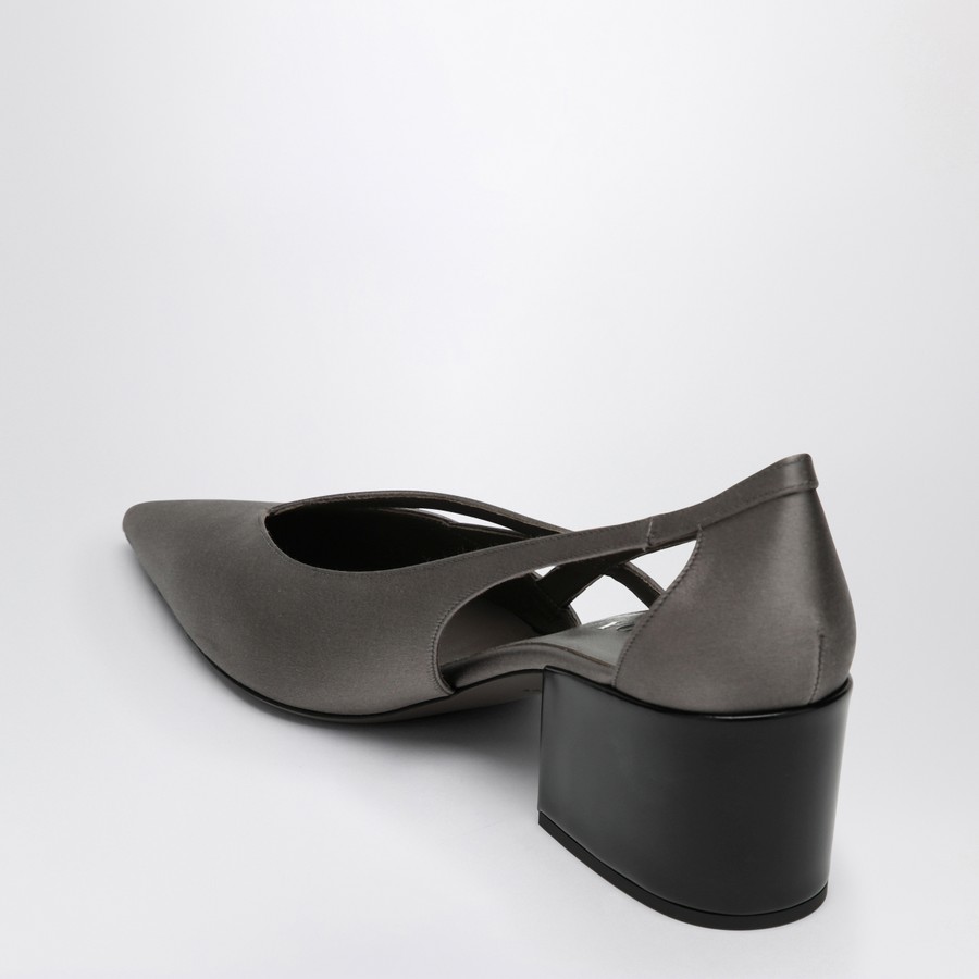 パンプス PRADA SLATE GREY SATIN DECOLLETE WITH CUT OUT Prada Slate grey satin décolleté with cut out | TheDoubleF