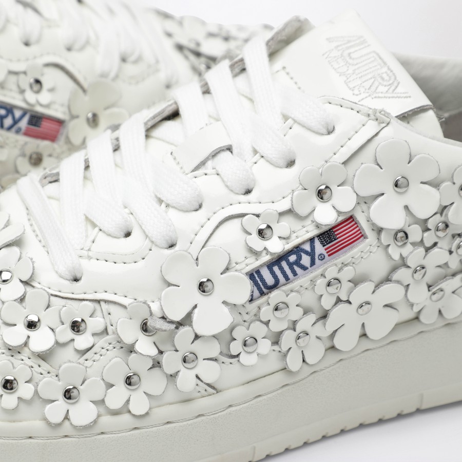 AUTRY Sneaker Medalist Blooming in white leather | TheDoubleF