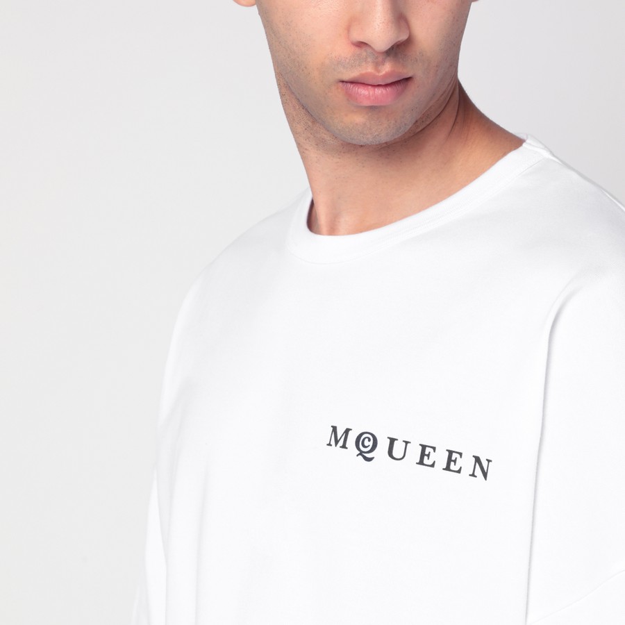 Tシャツ・カットソー ALEXANDER MCQUEEN Men T Shirts 828434QTADE White Alexander McQueen White oversized t-shirt with logo | TheDoubleF