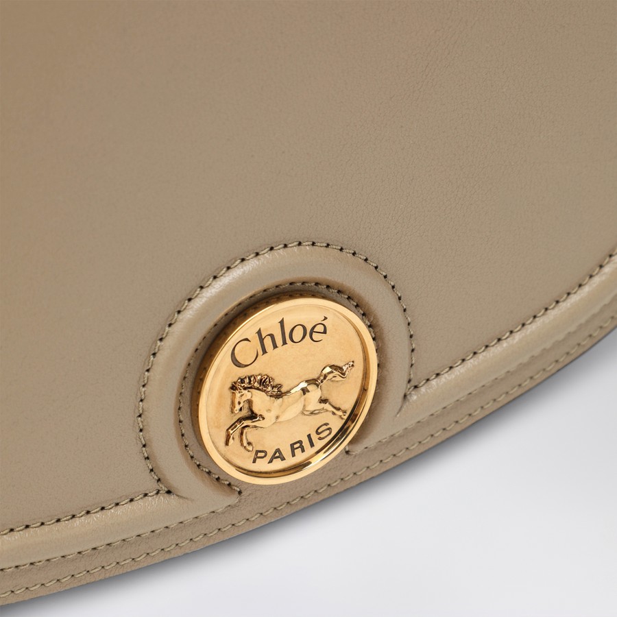 ショルダーバッグ・ポシェット Chloe Saddle Horse Medal Bag In Hammered Pink Leather Chloé Saddle Horse Medal bag in hammered pink leather