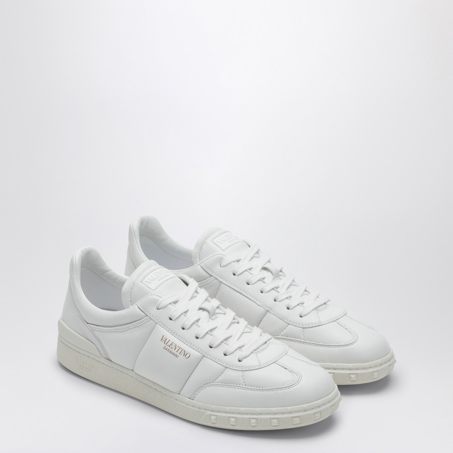 【関税込み】Valentino Garavani ホワイト Upvillage スニーカー Valentino Garavani Upvillage Nappa Leather Sneakers | White
